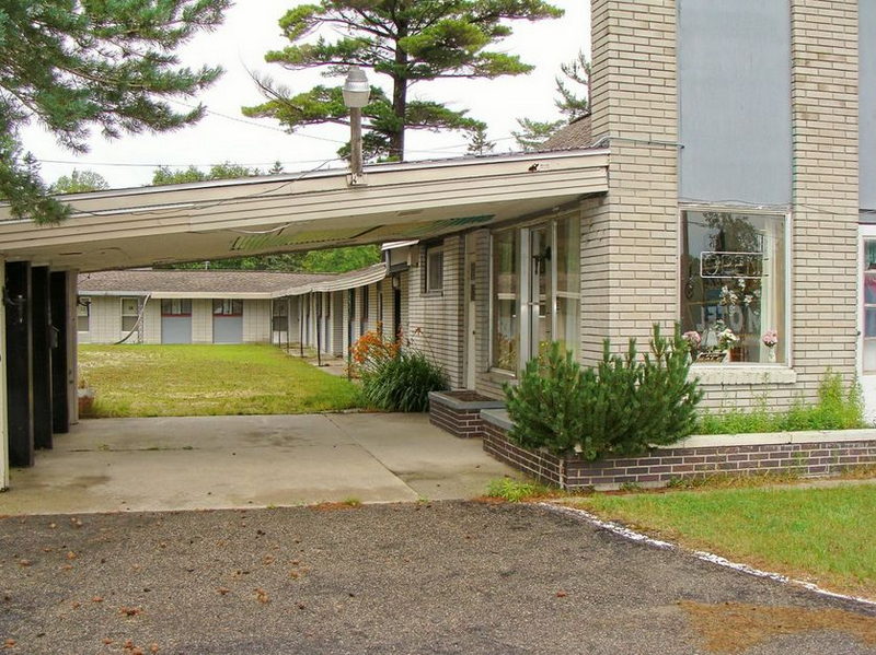 Sands Motel - Photo Credit Alan C Of Marion (newer photo)